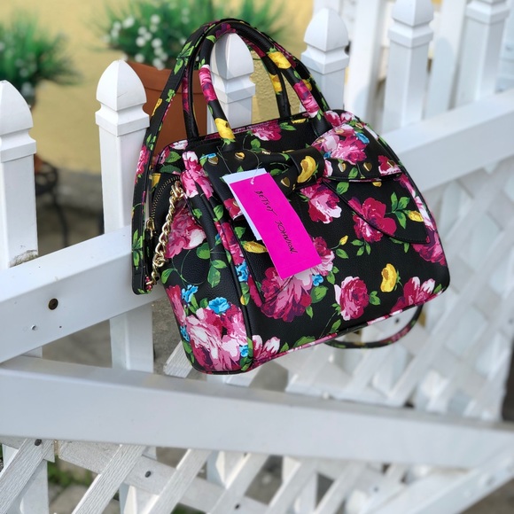 Purse with a Bow - Picture 2 of 3